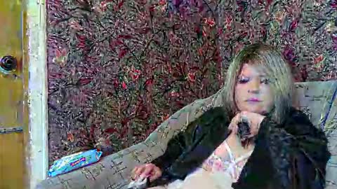 yuliiared online show from 9, 4, 2026