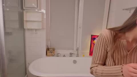 Snapshot of yummyemiily chatting on 6, 2, 2026 Emily online show from 6, 2, 2026