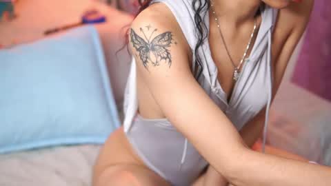 Yuyi Cam online show from 26, 10, 2025