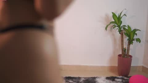 Yuyi Cam online show from 25, 11, 2025