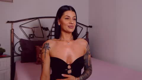 Snapshot of yvonneeverlee chatting on 13, 6, 2026 I V Y online show from 13, 6, 2026