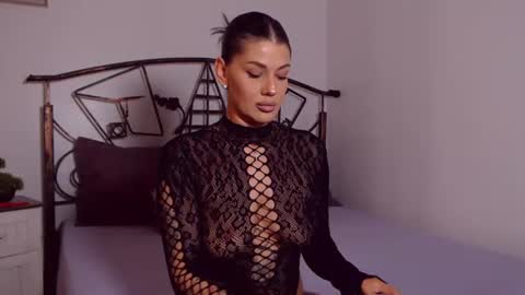 Snapshot of yvonneeverlee chatting on 16, 6, 2026 I V Y online show from 16, 6, 2026