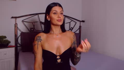 Snapshot of yvonneeverlee chatting on 25, 6, 2026 I V Y online show from 25, 6, 2026