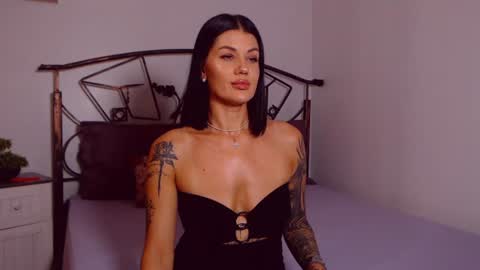 Snapshot of yvonneeverlee chatting on 7, 7, 2026 I V Y online show from 7, 7, 2026