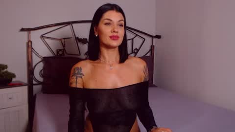 Snapshot of yvonneeverlee chatting on 10, 7, 2026 I V Y online show from 10, 7, 2026