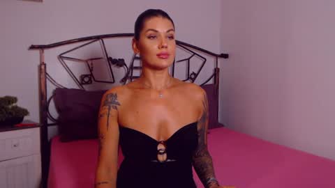 Snapshot of yvonneeverlee chatting on 23, 7, 2026 I V Y online show from 23, 7, 2026