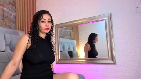 Snapshot of zafiradeluxe chatting on 9, 11, 2025 zafiradeluxe online show from 9, 11, 2025