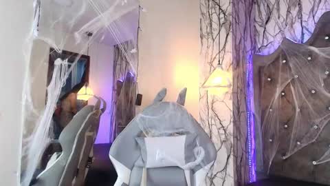   online show from 8, 11, 2025