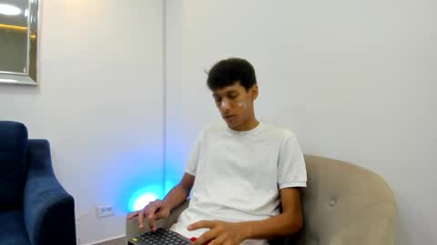 Snapshot of zane_belville chatting on 17, 5, 2026 Zane Belville online show from 17, 5, 2026