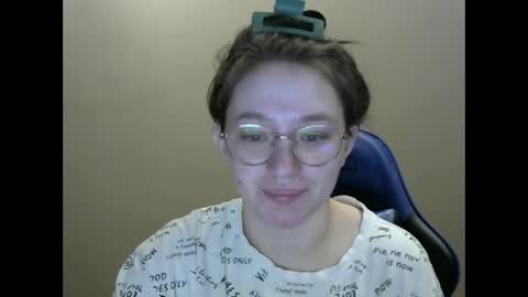 Snapshot of zara_golden chatting on 10, 2, 2025 chaturcum online show from 10, 2, 2025