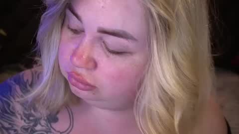 Snapshot of zarareign_ chatting on 21, 4, 2026 Lola online show from 21, 4, 2026