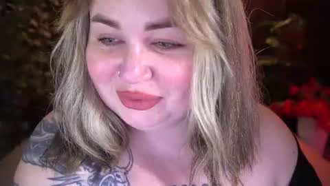 Snapshot of zarareign_ chatting on 22, 6, 2026 Lola online show from 22, 6, 2026
