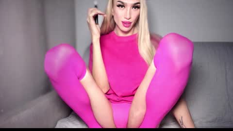 Snapshot of zarinastoun20 chatting on 8, 12, 2024 ZARINA online show from 8, 12, 2024