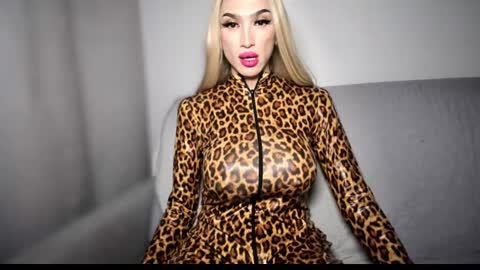 Snapshot of zarinastoun20 chatting on 9, 12, 2024 ZARINA online show from 9, 12, 2024