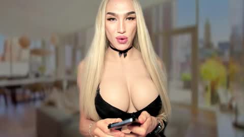 Snapshot of zarinastoun20 chatting on 2, 2, 2025 ZARINA online show from 2, 2, 2025