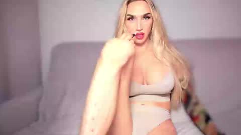 Snapshot of zarinastoun20 chatting on 14, 2, 2025 ZARINA online show from 14, 2, 2025