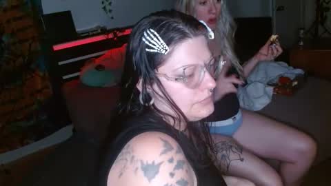 Snapshot of zawmbiemoonz chatting on 9, 4, 2026 zawmbiemoonz online show from 9, 4, 2026