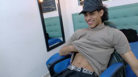 Snapshot of zayn_fox32 chatting on 25, 7, 2026 Zayn online show from 25, 7, 2026