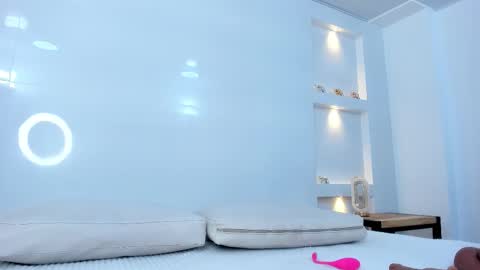 Zenda Evans online show from 19, 12, 2025