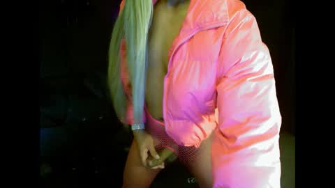 Snapshot of zenluxxe chatting on 14, 11, 2025 Zen Doll online show from 14, 11, 2025