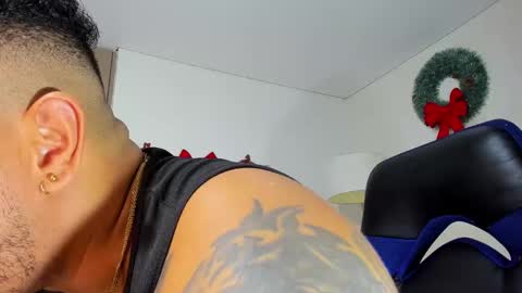 Snapshot of zeus_strong93 chatting on 11, 12, 2024 zeus strong online show from 11, 12, 2024