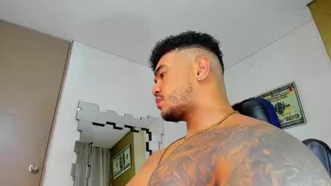 Snapshot of zeus_strong93 chatting on 25, 1, 2025 zeus strong online show from 25, 1, 2025