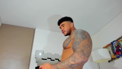 Snapshot of zeus_strong93 chatting on 12, 3, 2025 zeus strong online show from 12, 3, 2025