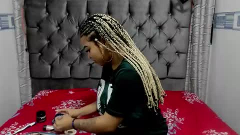 Snapshot of zeynep_20_ chatting on 14, 11, 2025 zeynep_20_ online show from 14, 11, 2025