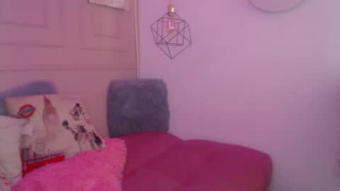 zoe__baker online show from 30, 4, 2026