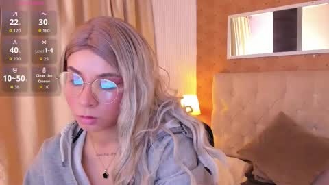 Snapshot of zoe_alanaa chatting on 19, 10, 2025 ZOEE online show from 19, 10, 2025