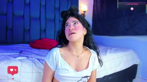 zoe_axel1 online show from 8, 4, 2026