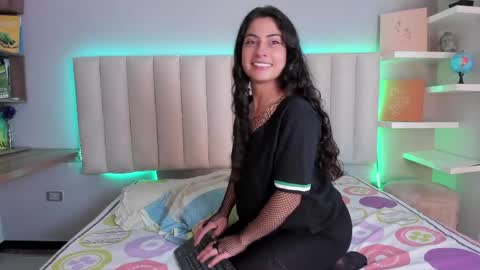 zoe_henderson online show from 27, 3, 2026