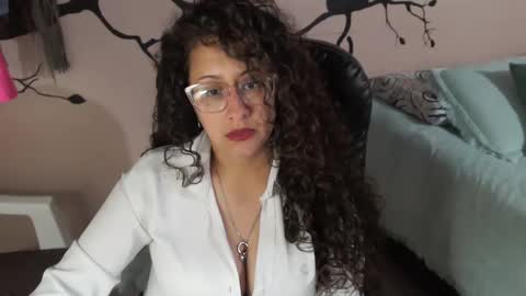 Zoe Koller online show from 30, 10, 2025