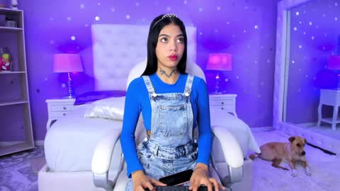 Snapshot of zoe_kravitx chatting on 4, 2, 2025 CAMILA online show from 4, 2, 2025