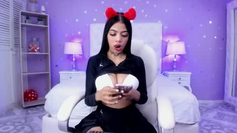 Snapshot of zoe_kravitx chatting on 15, 2, 2025 CAMILA online show from 15, 2, 2025