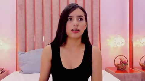 Zoe Monrow online show from 25, 5, 2026