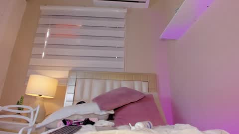 Snapshot of zoe_sky_ chatting on 7, 2, 2025 Hi guys i am Zoe online show from 7, 2, 2025