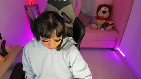 zoe_sullivan_ online show from 17, 2, 2025