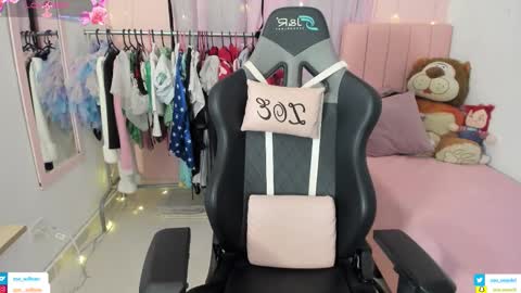 zoe_sullivan_ online show from 3, 2, 2026