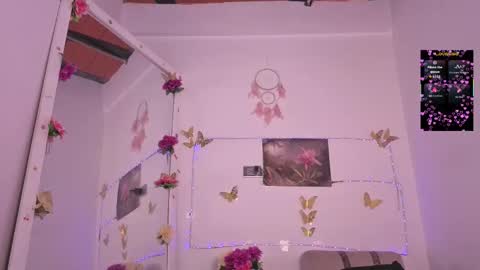 Snapshot of zoee_dolcee chatting on 15, 9, 2025 Catt online show from 15, 9, 2025