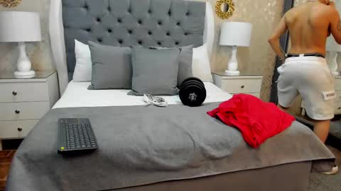 Zoe Krug online show from 23, 9, 2025