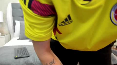 Zoe Krug online show from 2, 10, 2025