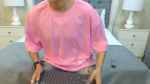 Zoe Krug online show from 13, 10, 2025