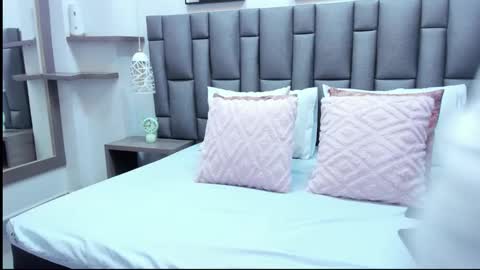 Zoe Krug online show from 23, 3, 2026