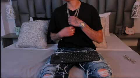 Zoe Krug online show from 17, 4, 2026