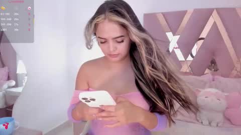 Snapshot of zoemina__ chatting on 11, 10, 2025 Antonella Kim online show from 11, 10, 2025