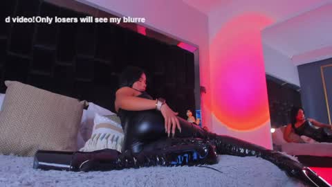 zoevidal_ online show from 3, 2, 2025