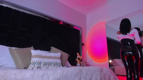 zoevidal_ online show from 8, 2, 2025