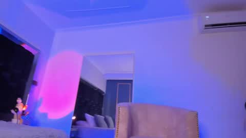 zoevidal_ online show from 27, 2, 2025