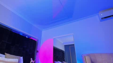 zoevidal_ online show from 5, 3, 2025